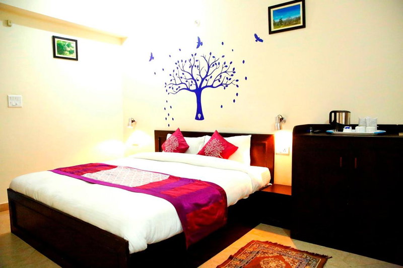 Hotel Avlokan - Near Kainchi Dham Mandir, Bhowāli, India