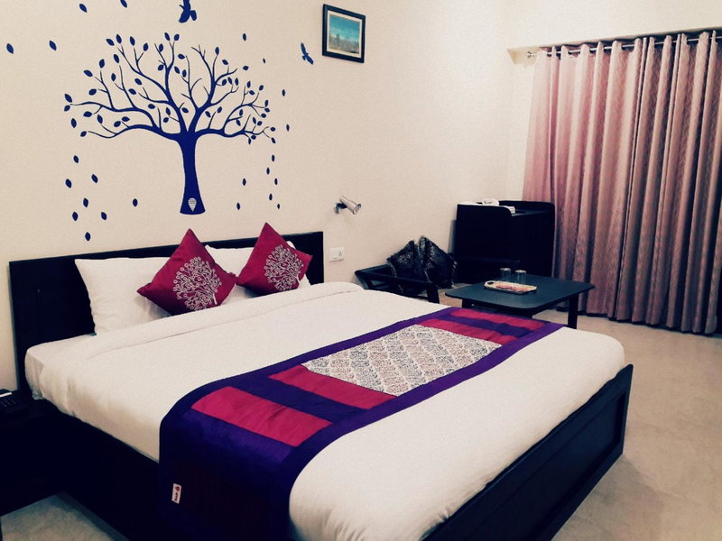 Hotel Avlokan - Near Kainchi Dham Mandir, Bhowāli, India