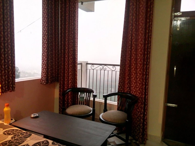 Hotel Avlokan - Near Kainchi Dham Mandir, Bhowāli, India