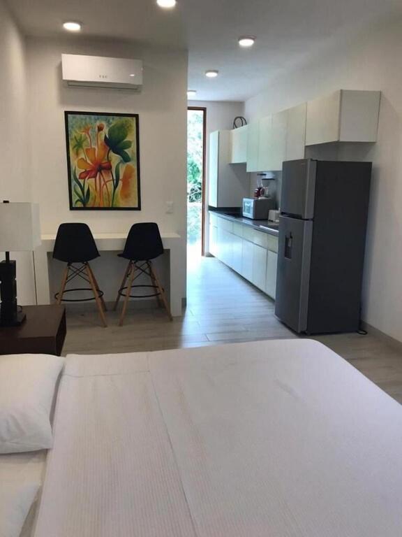 Estudio en Puerto Aventuras, Condominio con Alberca # 202, Mexico