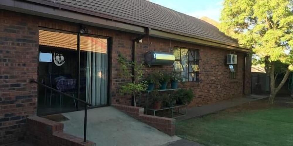 Hotel · Cura Lodge, Bloemfontein
