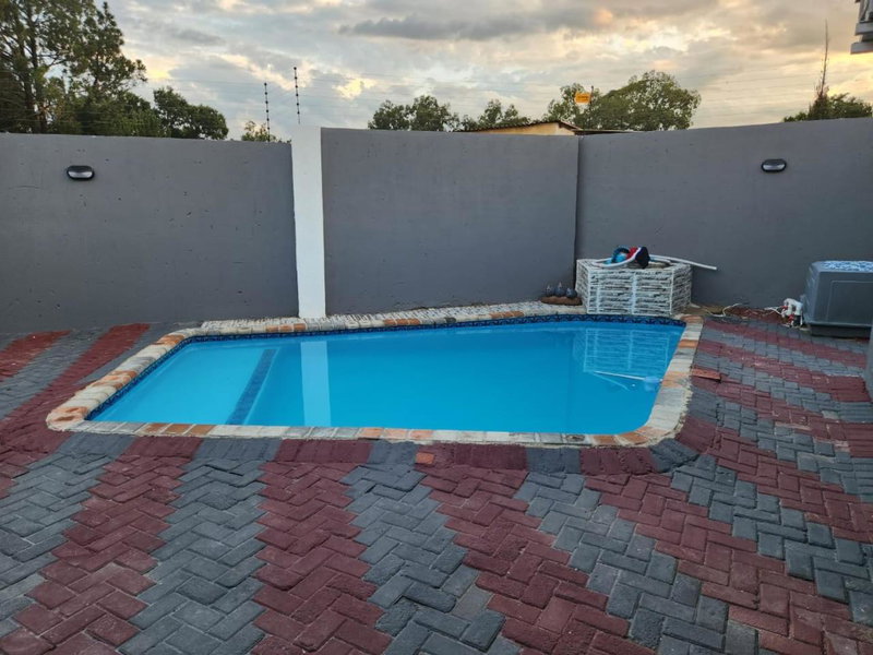 Francos guest lodge accommodation, Vanderbijlpark, South Africa