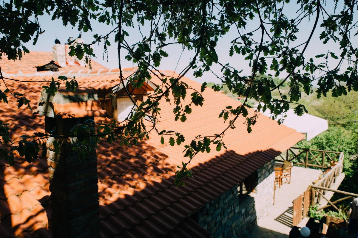 Hotel · Arxontiko Agonari, Metamorfosi