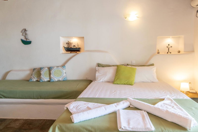 Parathyro sto Aigaio 2 - Small Suites, Tinos Town, Greece