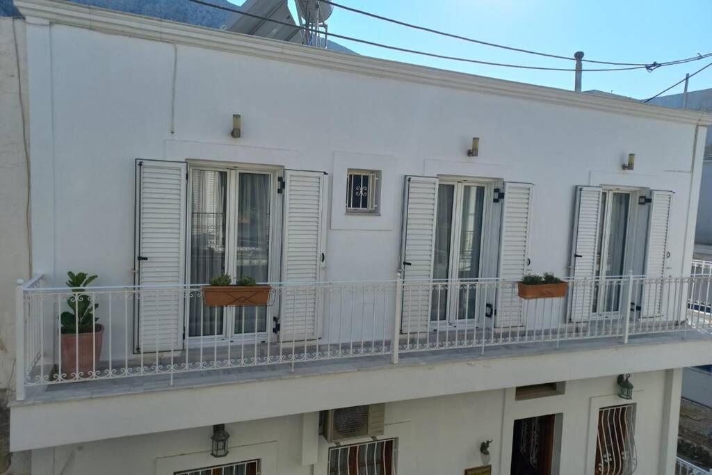 Casa Bianca, Greece