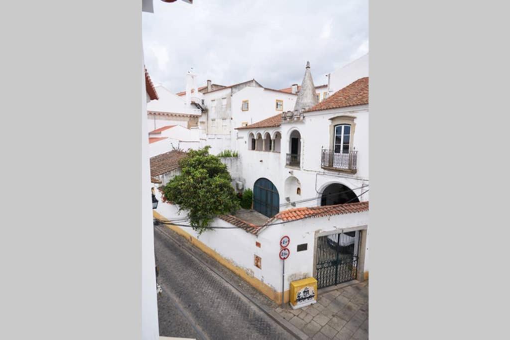 Home in one of Évora´s most historical squares, Portugal