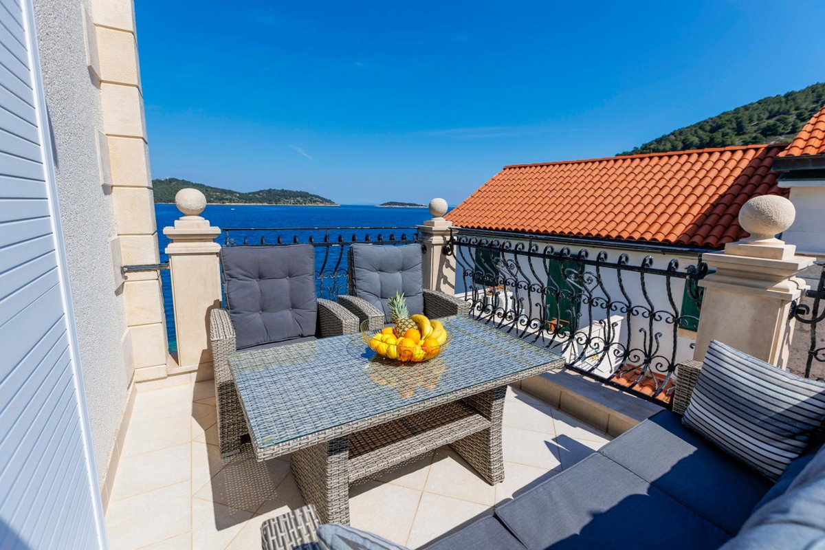 Hotel · Seafront Apartment Duo, Vis