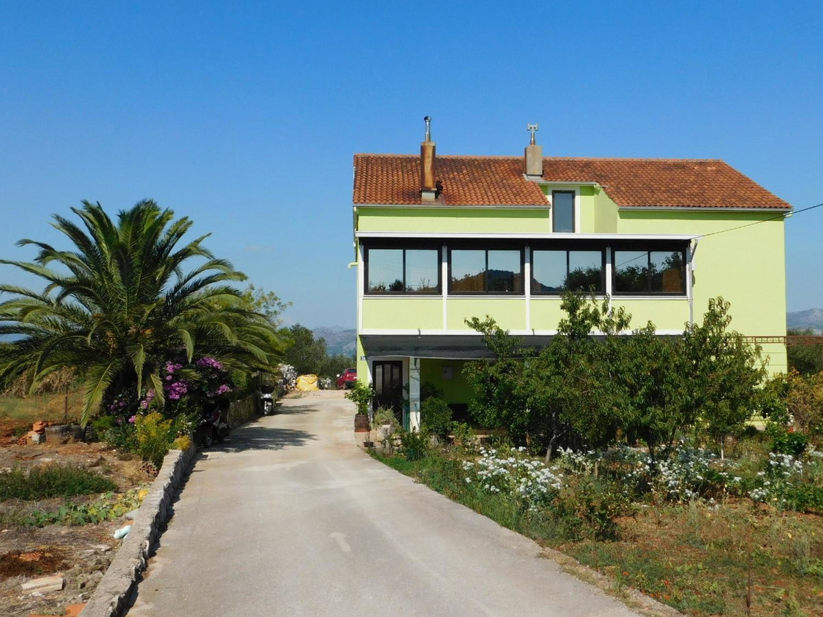 Apartments Leo Janjina, Croatia