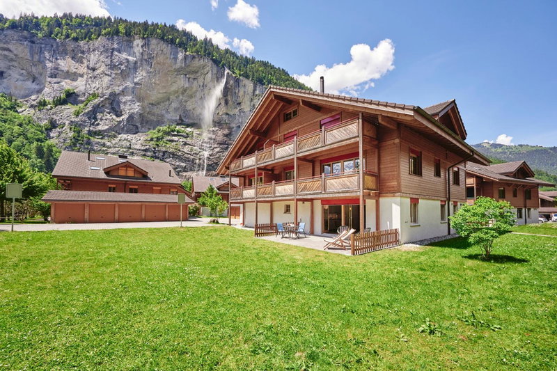 Apartment Trümmelbach, Comfortabl & Cozy, Private Terrace with best views, Lauterbrunnen, Switzerland