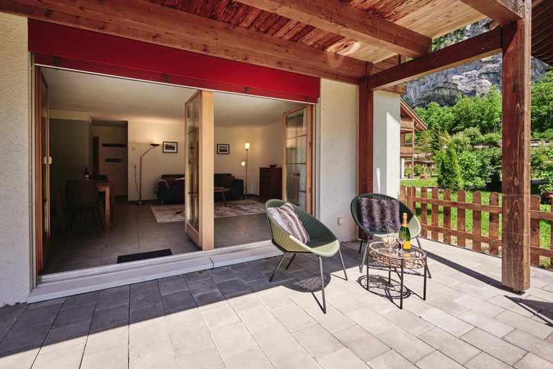 Apartment Trümmelbach, Comfortabl & Cozy, Private Terrace with best views, Lauterbrunnen, Switzerland