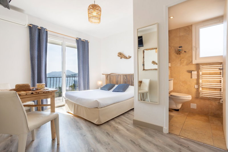 Hôtel Almanarre Plage, Hyères, France