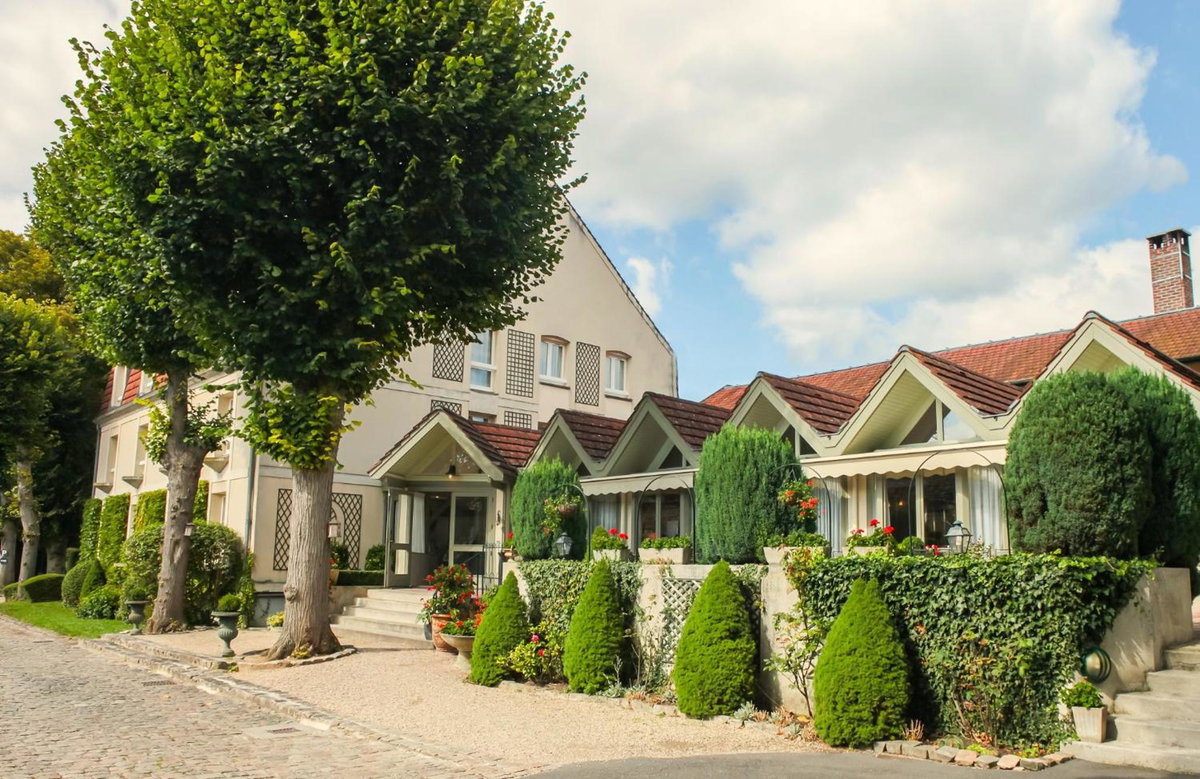 Hôtel & Restaurant Le Relais d'Aumale, France