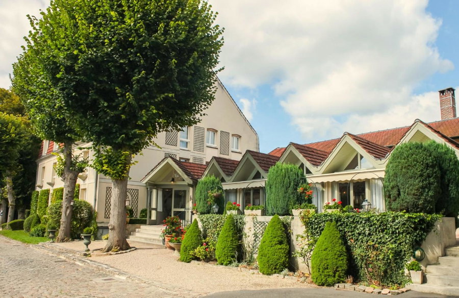 Hôtel & Restaurant Le Relais d'Aumale, Chantilly, France