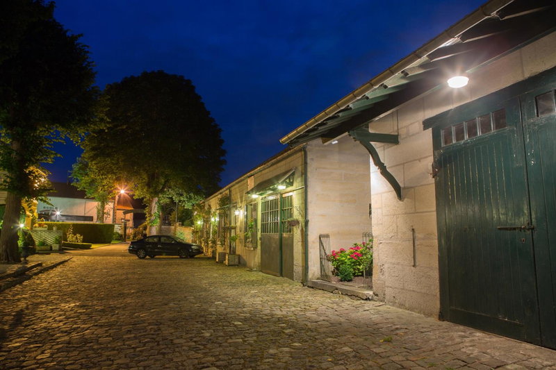 Hôtel & Restaurant Le Relais d'Aumale, Chantilly, France