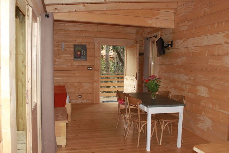 Hotel Les Cabanes Dans Les Bois, Villalier, France