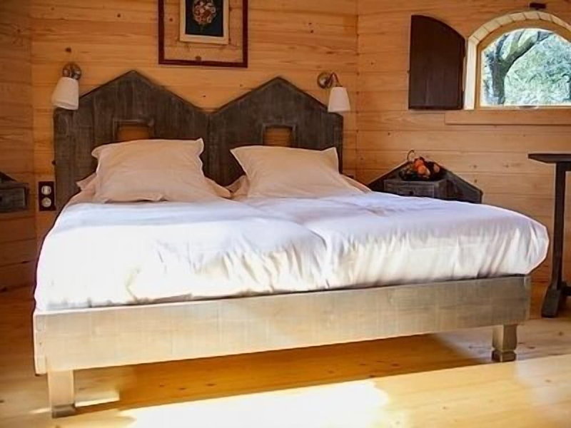 Hotel Les Cabanes Dans Les Bois, Villalier, France