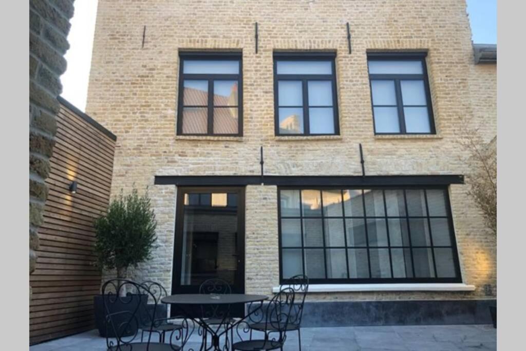 Les chambres Berguoises Duplex calme au coeur de Bergues, France