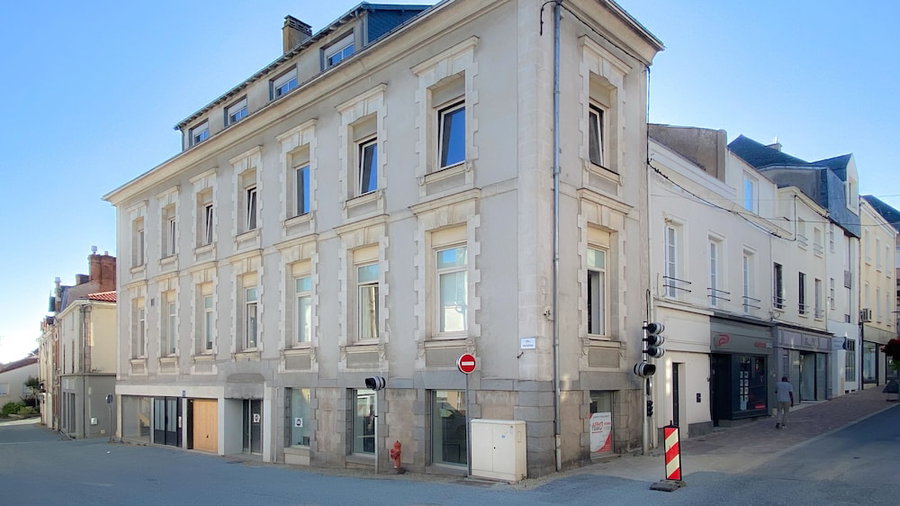 Corner Set, Cholet, France