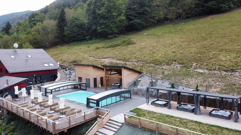La Ferme de Rochesson, Jacuzzis privatif & Piscine commune, Rochesson, France