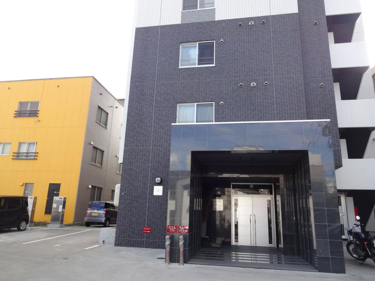 Hotel · ようこそ札幌へ! 大通公園まで地下鉄10分 定員6名 fireTV完備 1階はセコマ, Sapporo