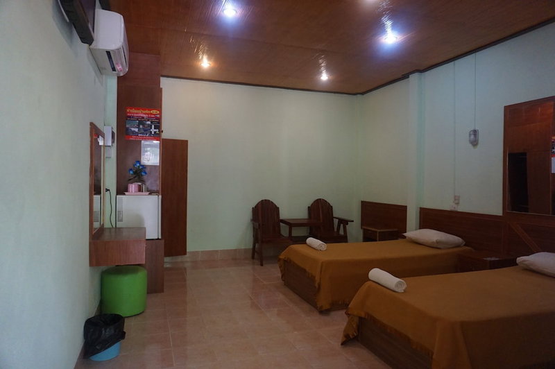 Thumneab Guesthouse, Khiri Rat Nikhom, Thailand