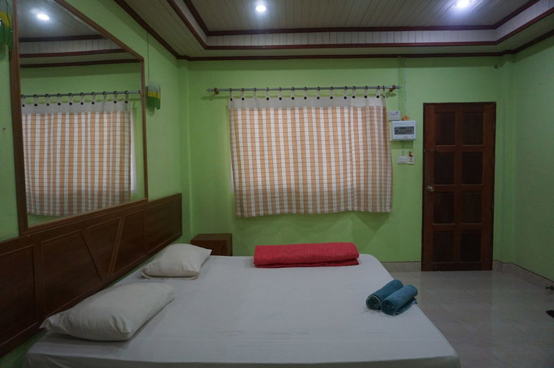Thumneab Guesthouse, Khiri Rat Nikhom, Thailand
