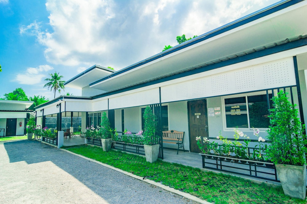 OYO 533 Runya Poolvilla, Thailand
