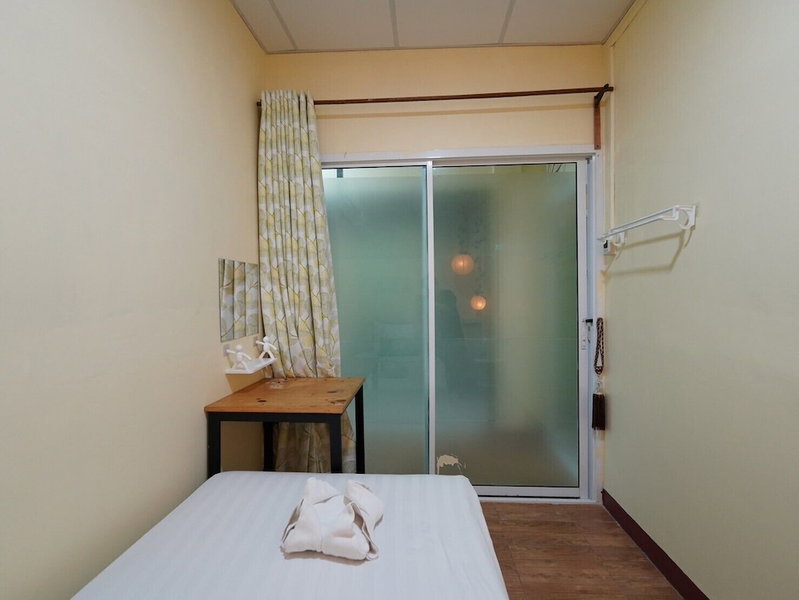 EZ Sleep at Ratchada 19, Bangkok, Thailand