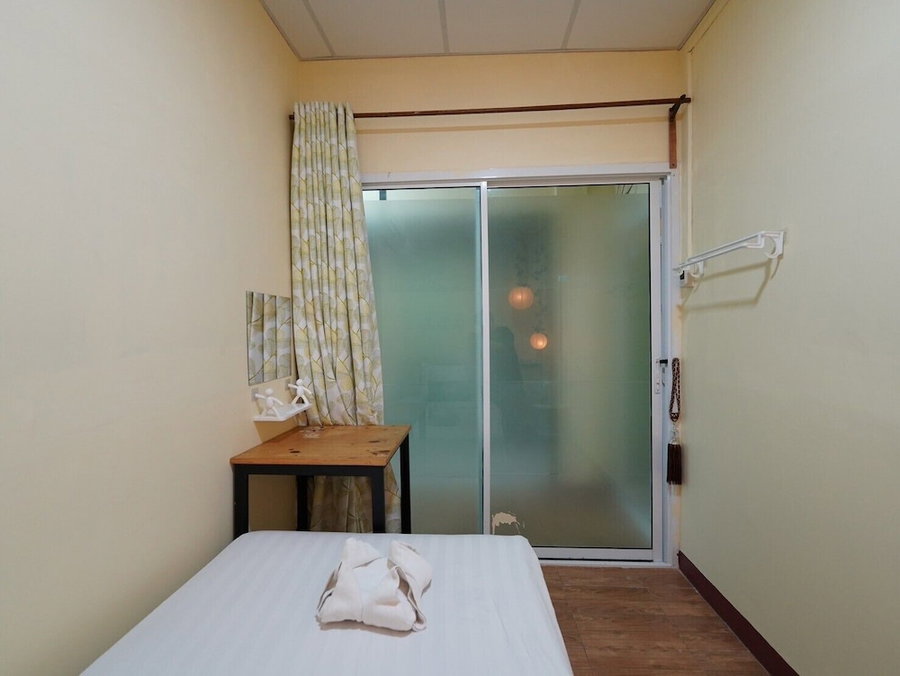 EZ Sleep at Ratchada 19, Bangkok, Thailand