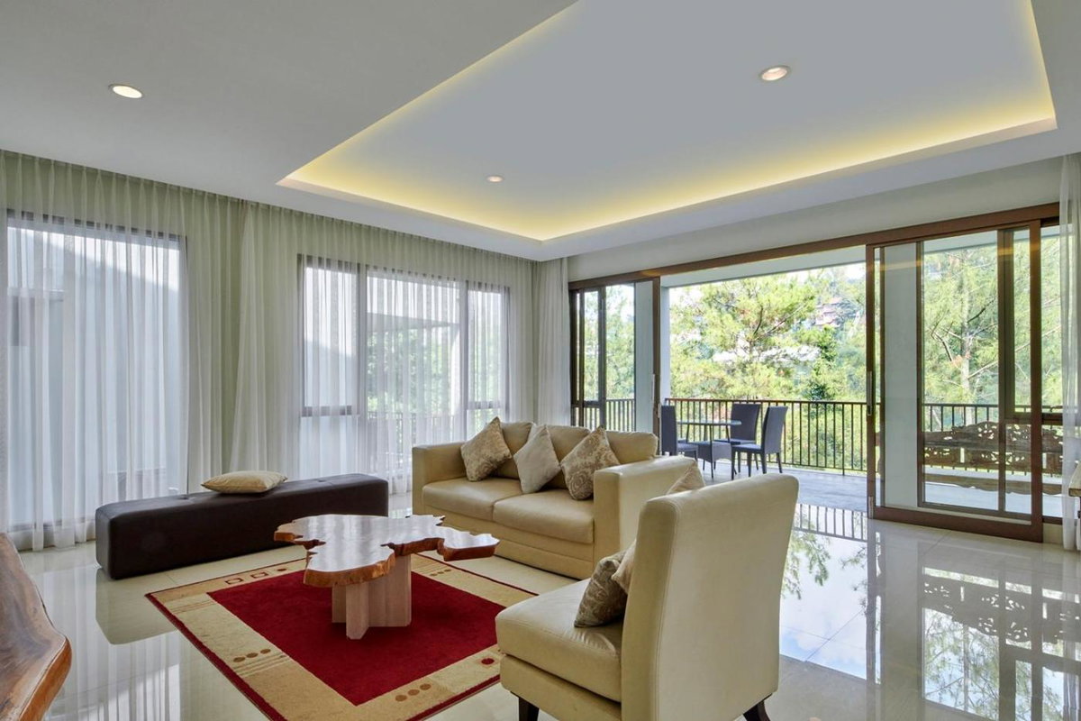 Magenta Hill View Villa 6 Bedrooms With a Private Swimming Pool and a Movie Room and a Billiard Table, Indonesia