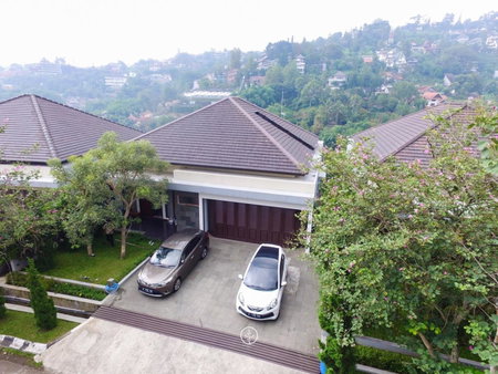 Magenta Hill View Villa 6 Bedrooms With a Private Swimming Pool and a Movie Room and a Billiard Table, Bandung, Indonesia