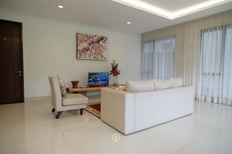 Magenta Hill View Villa 6 Bedrooms With a Private Swimming Pool and a Movie Room and a Billiard Table, Bandung, Indonesia