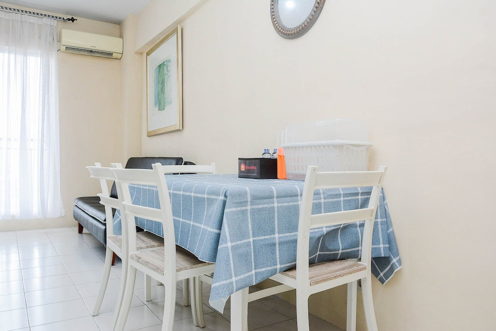 Hotel · Comfy 2BR Mutiara Bekasi Apartement, Bekasi