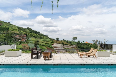 JadenHill CityView 8BR Villa Heated Pool+Movieroom, Cimenyan, Indonesia