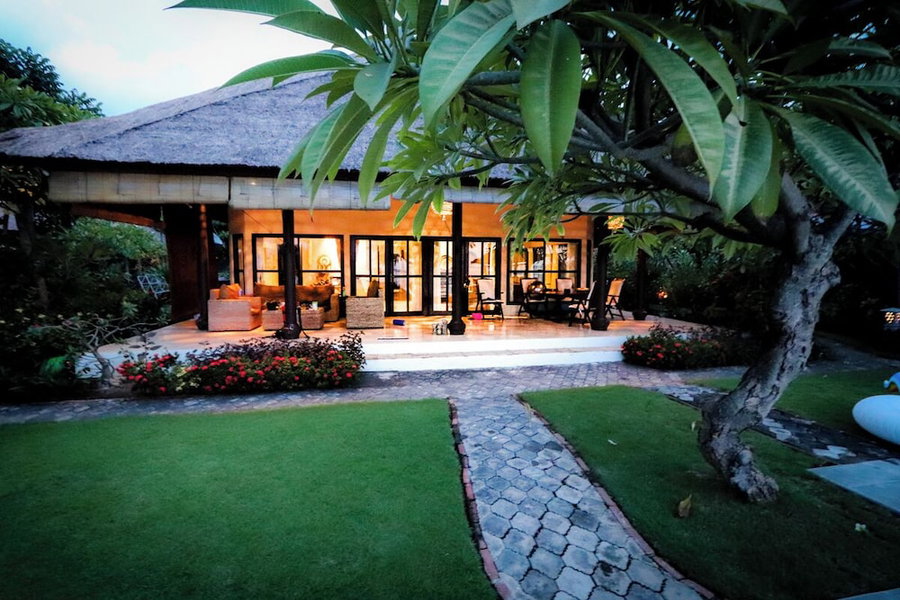 3 BR luxury beachfront with private pool, Kubutambahan, Indonesia