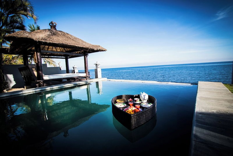 3 BR luxury beachfront with private pool, Kubutambahan, Indonesia