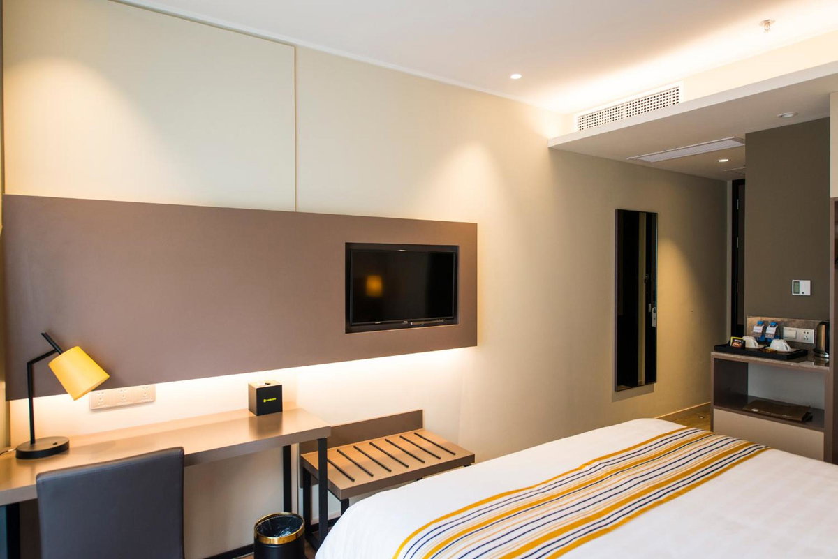 Home Inn Plus Suzhou Wujiang Fenhu Luxin Avenue, China