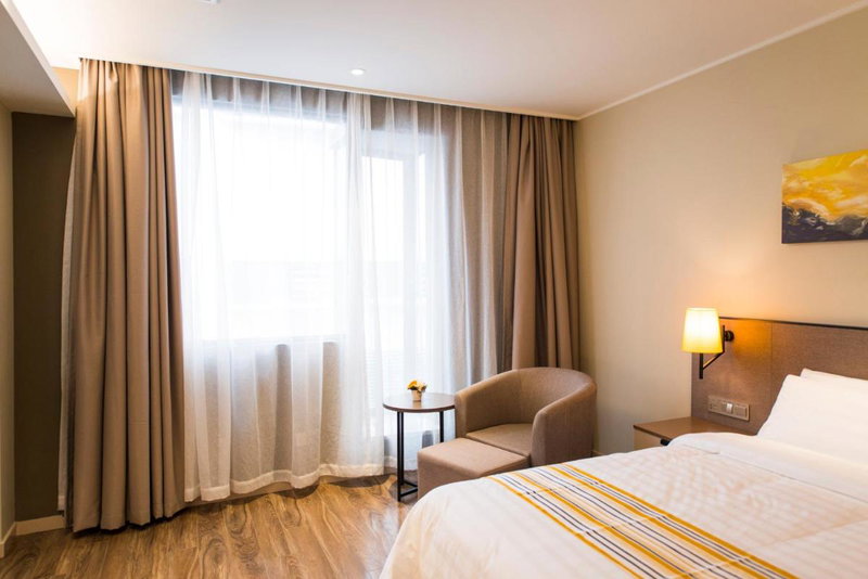 Home Inn Plus Suzhou Wujiang Fenhu Luxin Avenue, Xinta, China