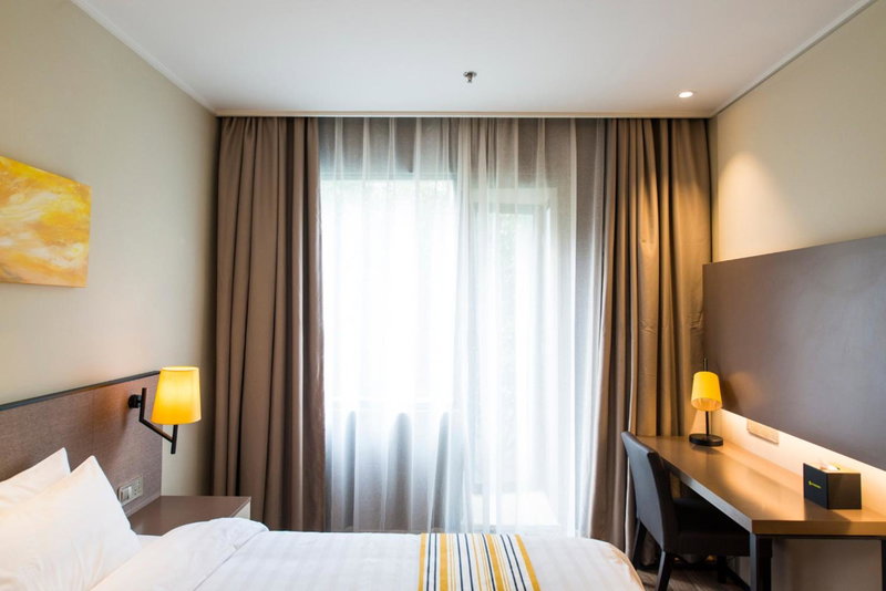 Home Inn Plus Suzhou Wujiang Fenhu Luxin Avenue, Xinta, China