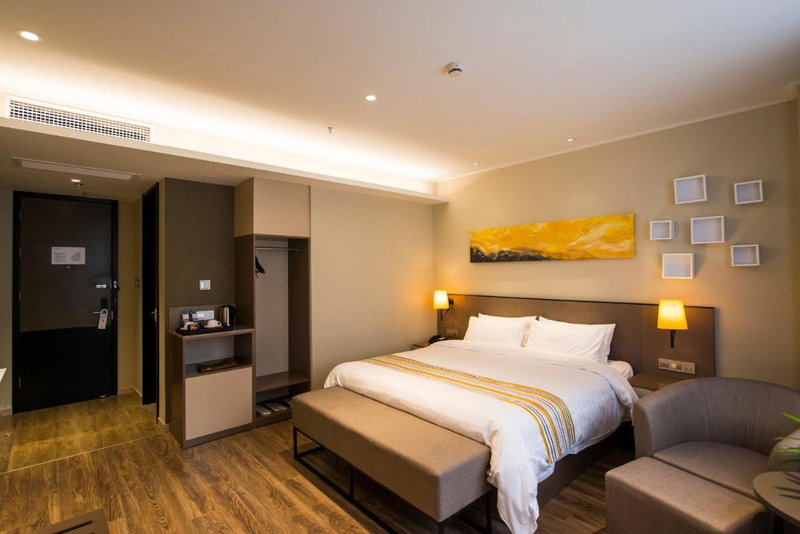 Home Inn Plus Suzhou Wujiang Fenhu Luxin Avenue, Xinta, China