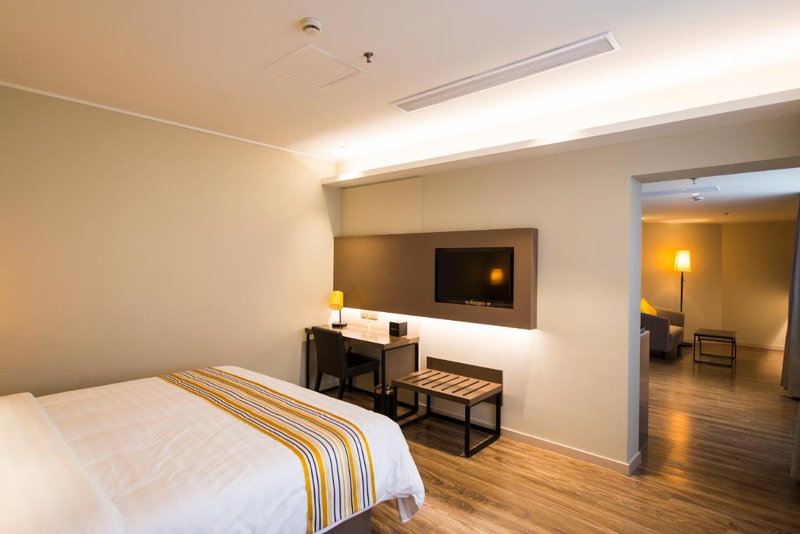 Home Inn Plus Suzhou Wujiang Fenhu Luxin Avenue, Xinta, China