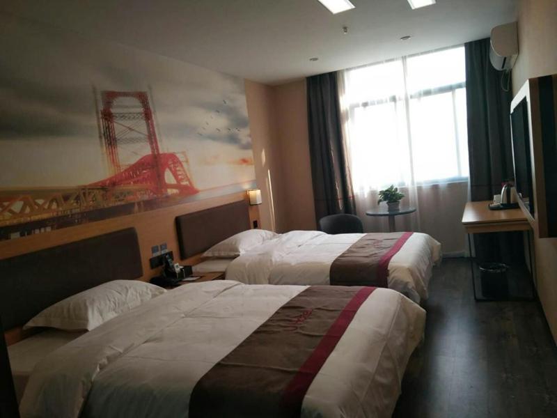 Thank Inn Chain Hotel henan luoyang mengjin county huimeng avenue bilingual school, Luoyang, China