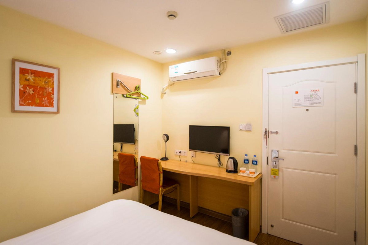 Hotel · Home Inn Nanjing Railway Station Xiaoshi Metro Station, Nanjing