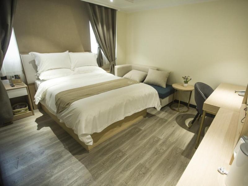 Shell Xuzhou Suining County Bali Electrical and Mechanical City Hotel, Suining, China