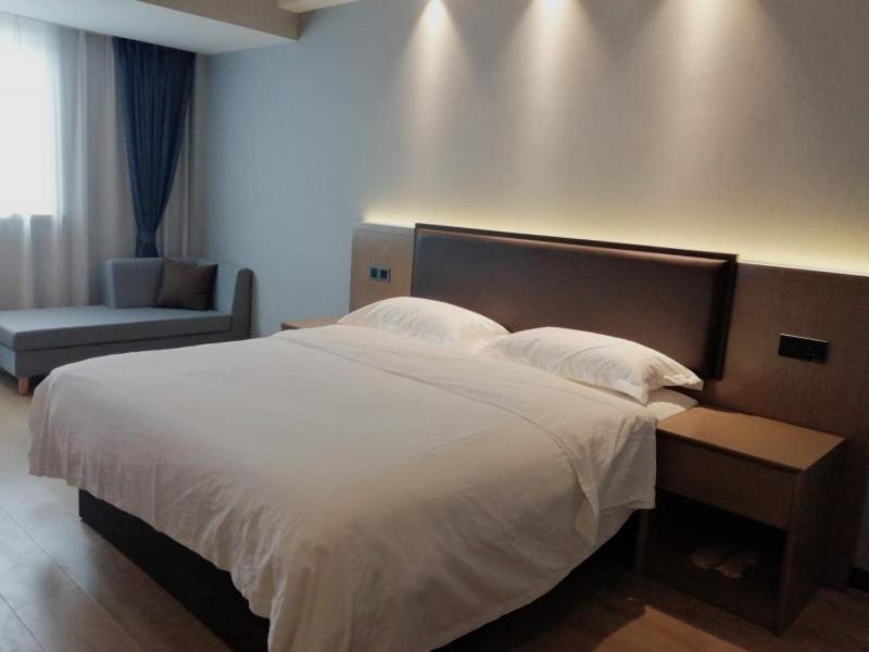 GreenTree Inn Jiangsu Suzhou Changshu Fuchunjiang International Qipeicheng Road Express Hotel, Changshu, China
