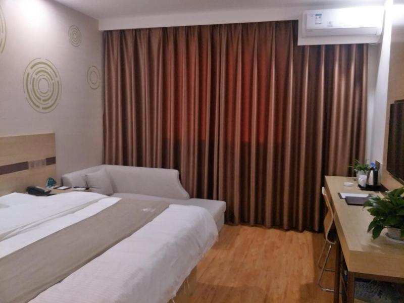 GreenTree Inn Henan Shangqiu Liangyuan District Railway Station Express Hotel, Shangqiu, China