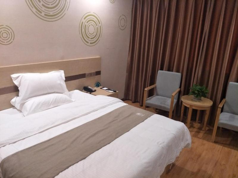 GreenTree Inn Henan Shangqiu Liangyuan District Railway Station Express Hotel, Shangqiu, China