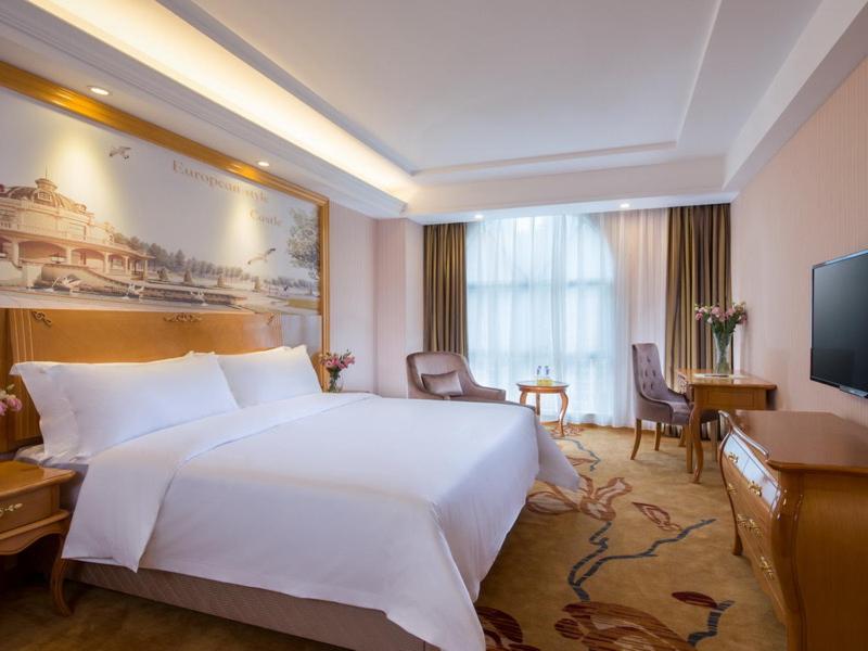 Vienna Hotel Shenzhen Luofang, Shenzhen, China