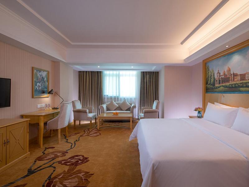 Vienna Hotel Shenzhen Luofang, Shenzhen, China