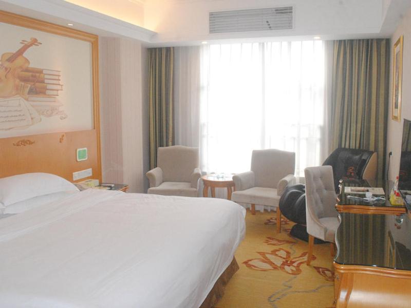 Vienna Hotel Huizhou Baiyun Road, Huizhou, China